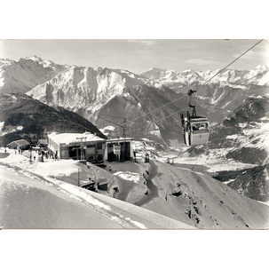 Winter 1964: the new Attelas gondola lift doubles the cable car of the same name. The doubling of the Verbier-Ruinettes section will allow access to the Attelas from Verbier without change.